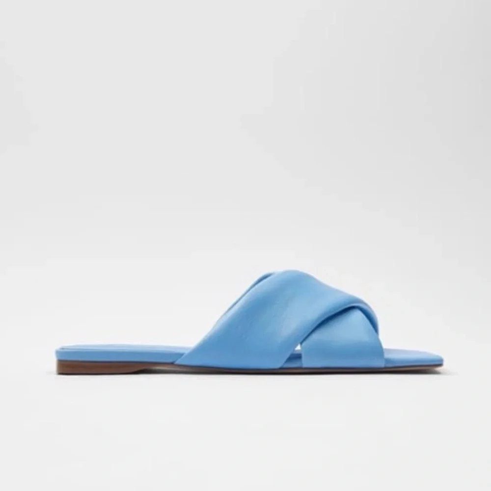 NWT. Zara Blue Padded Flat Leather Sandals Size 9.